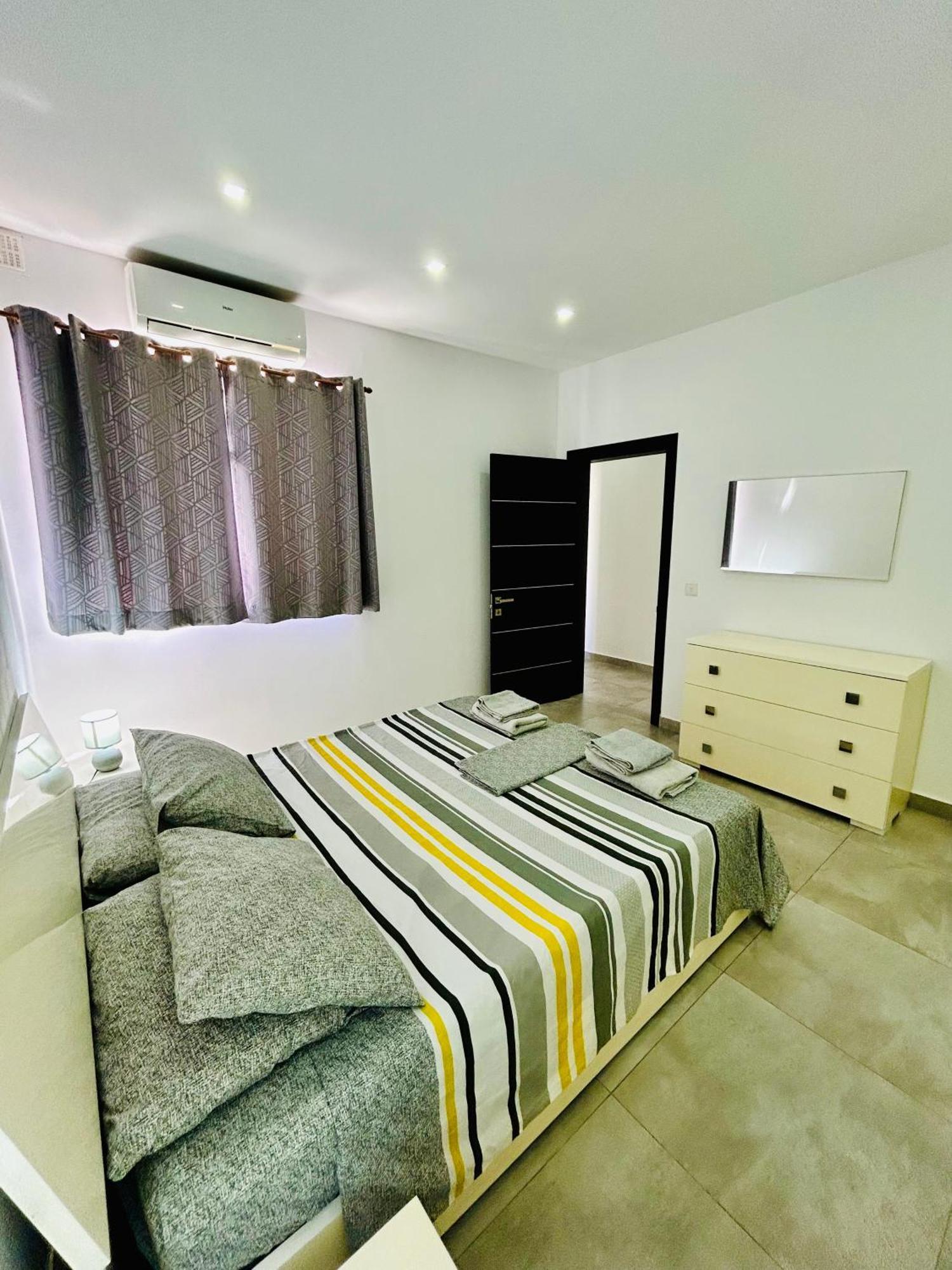 Cosy Seaside Apt, 200M From The Seafront Gzira Esterno foto
